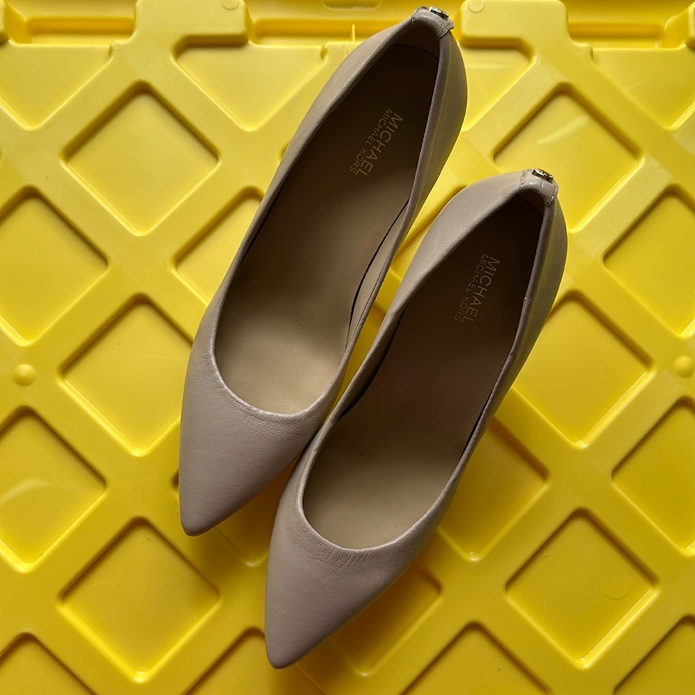 Michael Kors Nude Pumps - Like New - 8